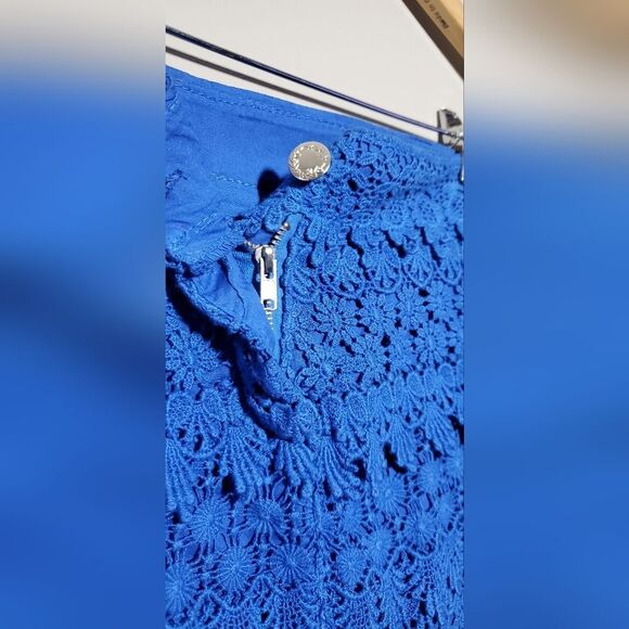 Small Vibrant Blue Geometric Floral Pattern Crochet Lace Overlay Mini Skirt - Picture 5 of 9